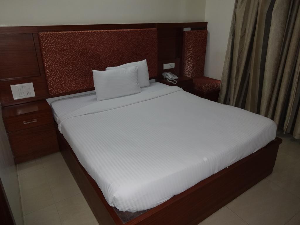La Hospin Hotel Rajahmundry Room photo