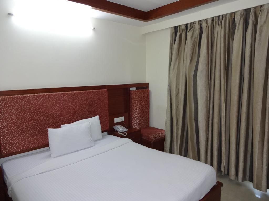 La Hospin Hotel Rajahmundry Room photo