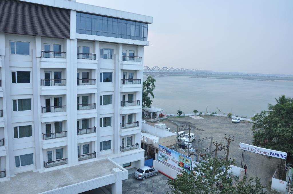 La Hospin Hotel Rajahmundry Room photo