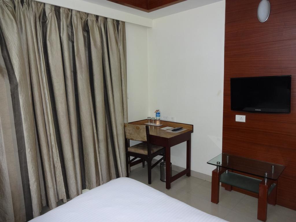 La Hospin Hotel Rajahmundry Room photo