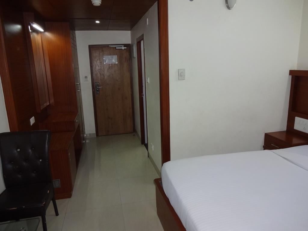 La Hospin Hotel Rajahmundry Room photo
