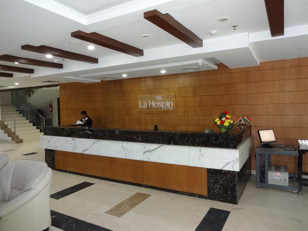 La Hospin Hotel Rajahmundry Room photo